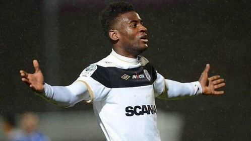 Un Joueur De Ligue 1 Frappe Et Secoue Violemment Son Bebe Age De 5 Mois Un Joueur De Ligue 1 Frappe Et Secoue Violemment Son Bebe Age De 5 Mois