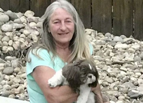 Elle meurt après avoir été mordillée par son nouveau chiot Elle meurt après avoir été mordillée par son nouveau chiot